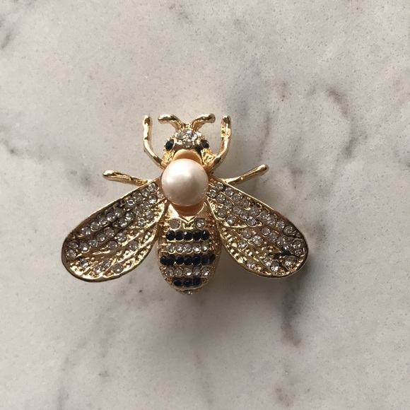 Jewelry - Genuine White Pearl Honeybee Brooch